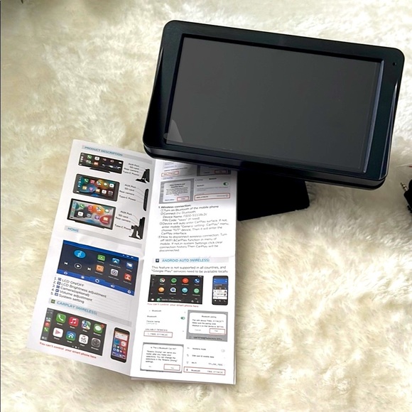 Sleek Black GPS Navigation System - Picture 5 of 14